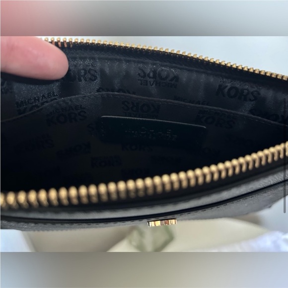 Michael Kors Saffiano leather clutch - Picture 5 of 9